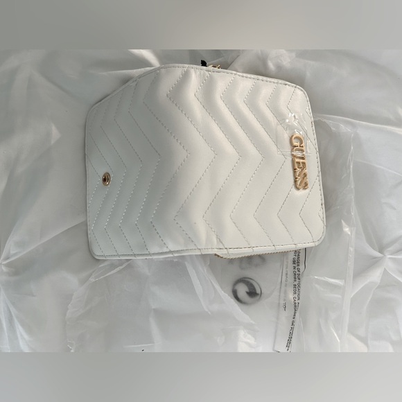NWT Guess wallet in white - Picture 2 of 5